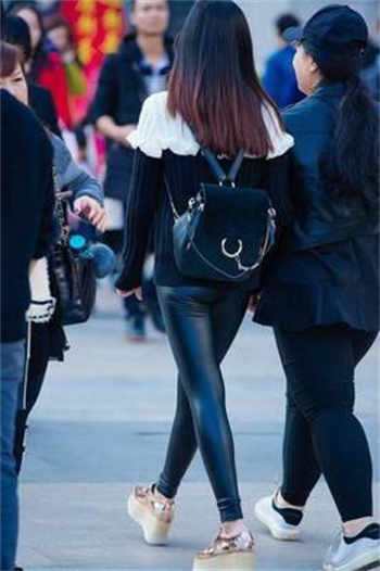 舅舅新年到侄女家