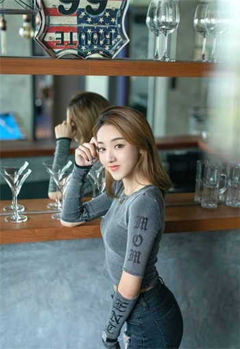男女酒店开房吻全身