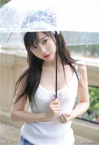 池鸢霍寒辞咬红唇
