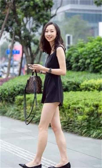 杨一凡和朋友比大小视频