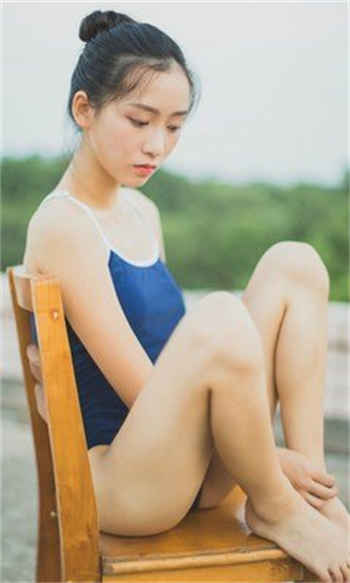 去外地出差的美丽妻子