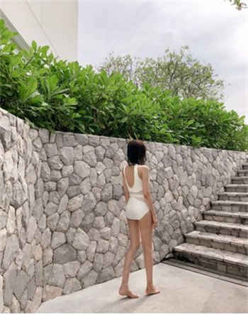 未婚妻小颖浓情婚纱照