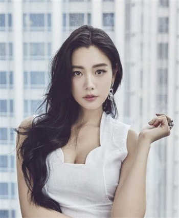 小小鱼露泳池视频完整版