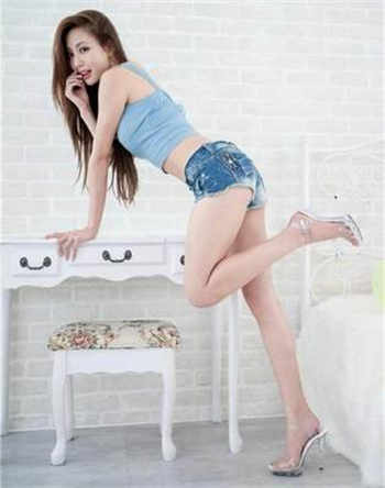 用手指拆磨jk少女