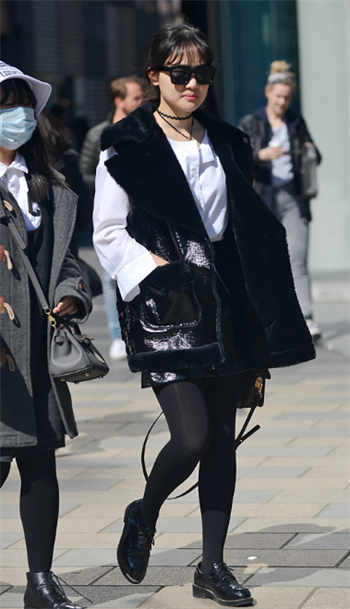漂亮的护士在医院里2