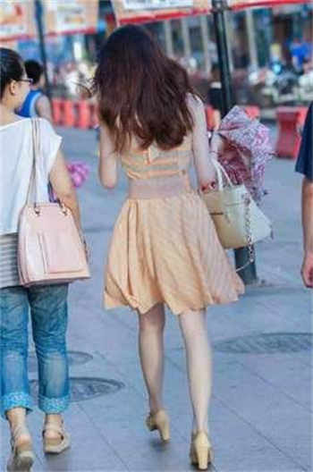 贫穷的女人上交业主