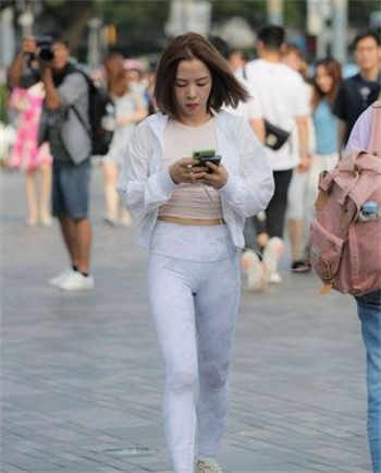 快手小奶球雅跳舞